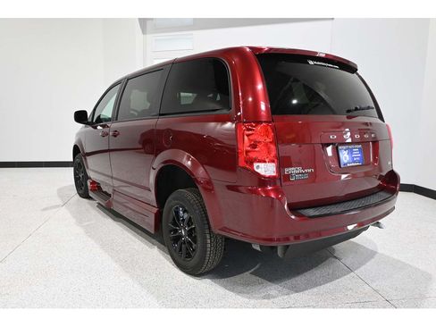 Used 2019 Dodge Grand Caravan SE FWD image 8