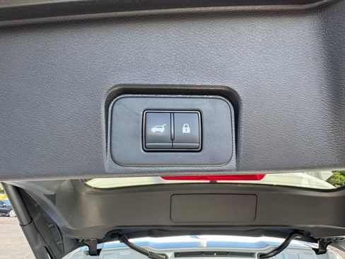 Used 2024 Nissan Rogue SV FWD image 19
