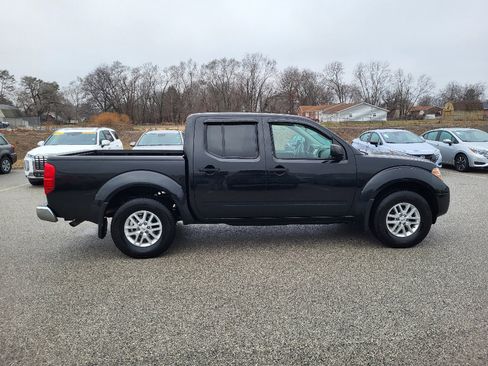 Used 2019 Nissan Frontier SV image 11