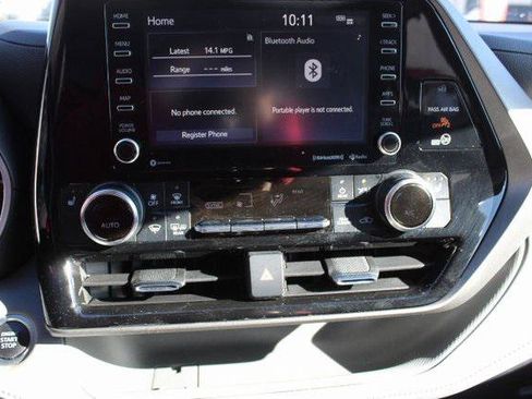 Certified 2021 Toyota Highlander XLE AWD/4WD image 16