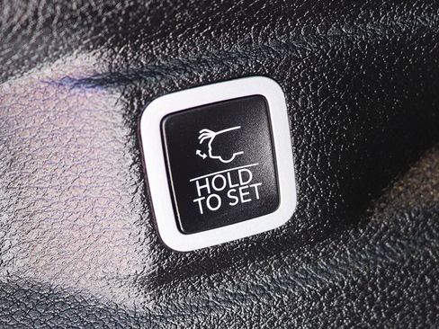 Used 2023 Jeep Grand Cherokee L Laredo image 23