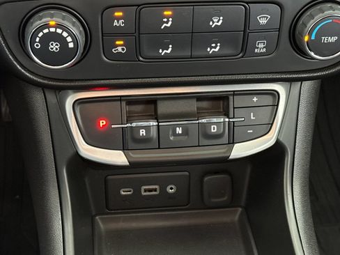 Used 2022 GMC Terrain SLE w/ LPO, Floor Liner Package AWD/4WD image 30