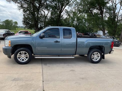 Used 2007 Chevrolet Silverado 1500 LT w/ Texas Edition RWD image 6