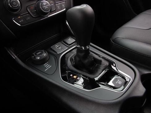 New 2023 Jeep Cherokee Altitude Lux image 31