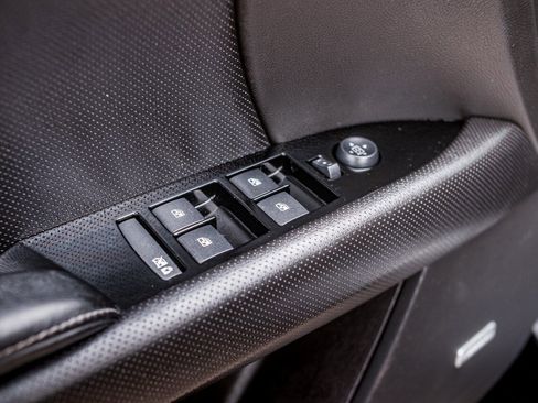 Used 2013 Cadillac XTS Premium image 17