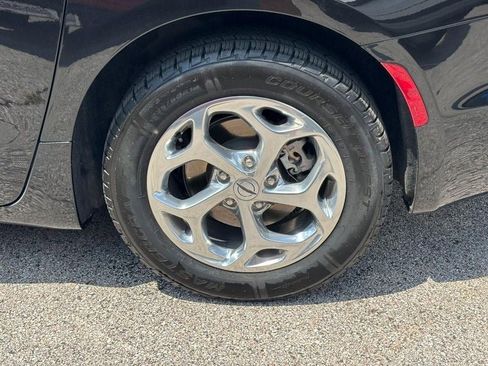 Used 2021 Chrysler Pacifica Limited w/ Premium & Safety Sphere Group image 7