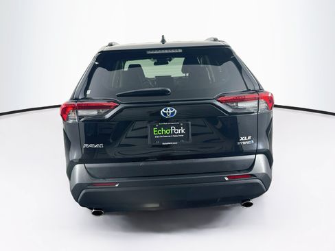 Used 2021 Toyota RAV4 XLE Premium AWD/4WD image 7
