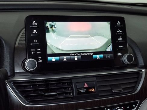 Used 2018 Honda Accord Touring image 16
