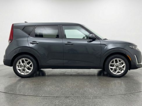 Used 2025 Kia Soul LX w/ LX Technology Package FWD image 8