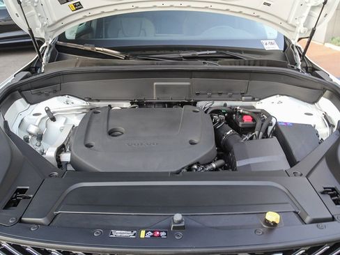 Certified 2025 Volvo XC90 B6 Core w/ Climate Package image 29