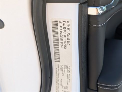 Used 2023 Jeep Grand Cherokee Overland w/ Adv Protech Group III image 18