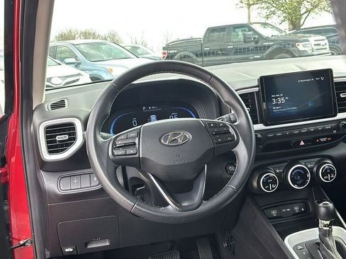 Used 2023 Hyundai Venue Limited FWD image 13