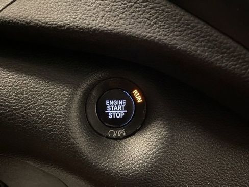 Used 2019 Jeep Cherokee Limited w/ Luxury Group AWD/4WD image 17
