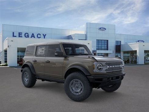 New 2025 Ford Bronco Badlands image 7
