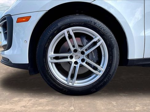 Used 2022 Porsche Macan AWD/4WD image 34