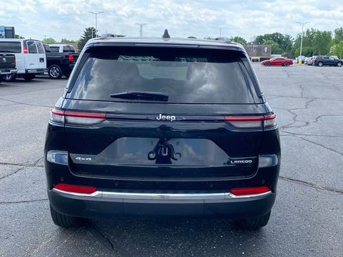 Used 2023 Jeep Grand Cherokee Laredo AWD/4WD image 4