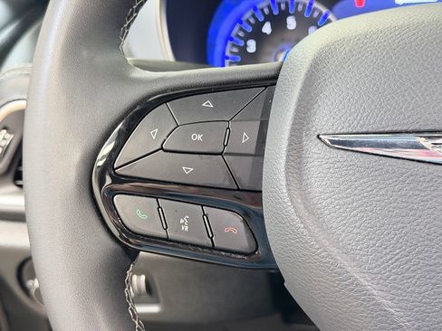 Used 2025 Chrysler Pacifica Limited FWD image 44