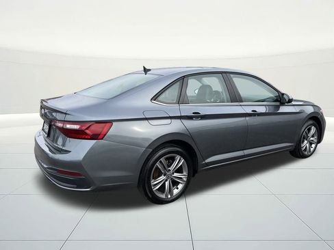 Used 2024 Volkswagen Jetta SE image 4