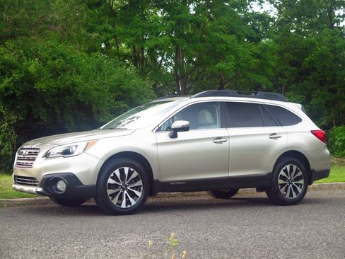 Used 2015 Subaru Outback 2.5i Limited AWD/4WD image 1