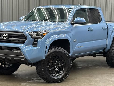 Used 2026 Toyota Tacoma SR5 AWD/4WD image 1