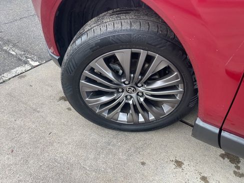 Used 2021 Toyota Venza Limited image 58