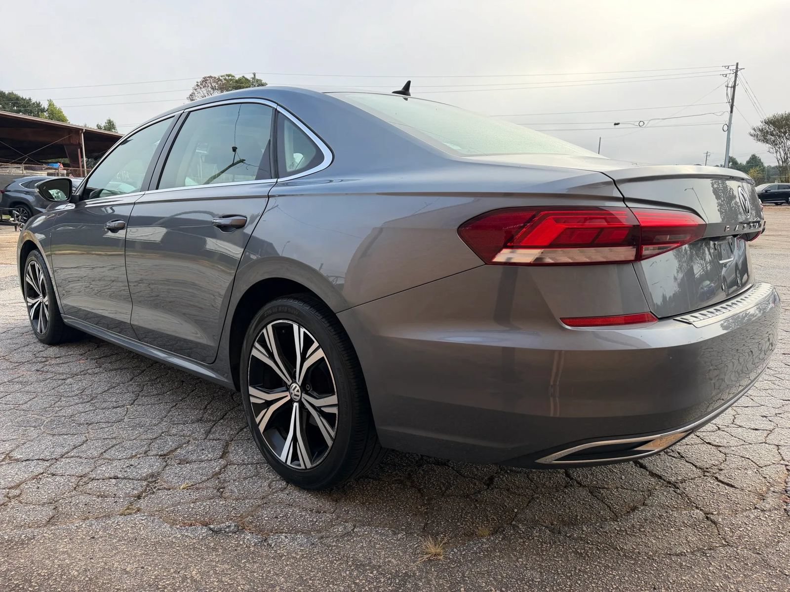 Used 2021 Volkswagen Passat 2.0T SE FWD image 4