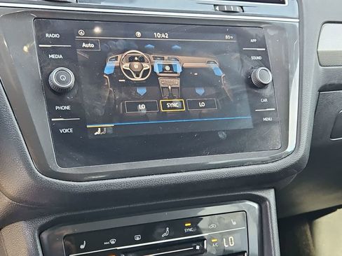 Used 2024 Volkswagen Tiguan SE image 28