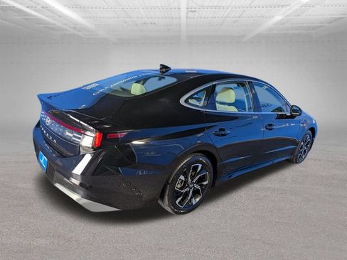 Used 2025 Hyundai Sonata SEL FWD image 5