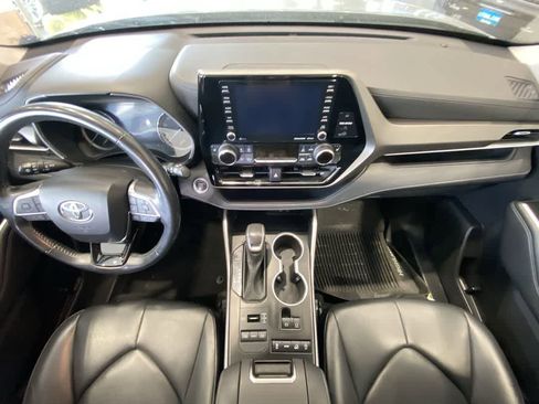Certified 2021 Toyota Highlander XLE AWD/4WD image 23