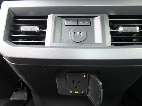 New 2025 Ford F250 Lariat w/ Chrome Package image 16