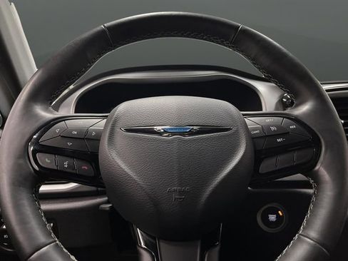 Used 2020 Chrysler Pacifica Touring-L w/ S Appearance Package image 17