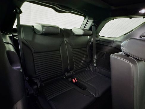 Used 2023 Land Rover Discovery S R-Dynamic image 27