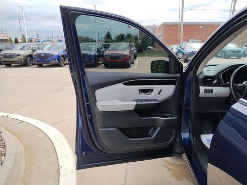 Used 2023 Honda Pilot Touring image 18