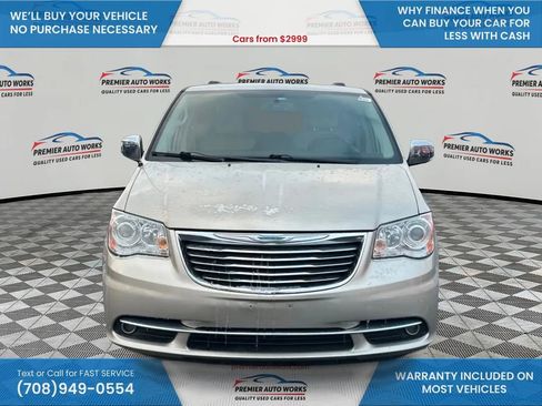 Used 2015 Chrysler Town & Country Limited Platinum FWD image 2