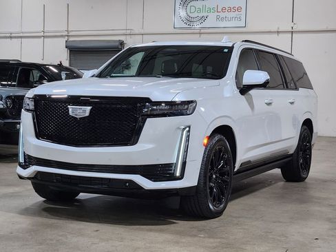 Used 2022 Cadillac Escalade ESV Sport Platinum w/ LPO, ONYX Package image 4