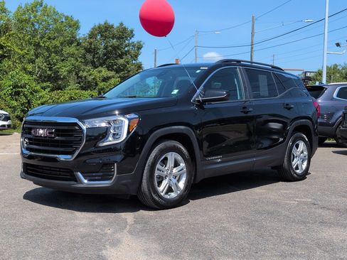 Used 2024 GMC Terrain SLE w/ Driver Convenience Package FWD image 2