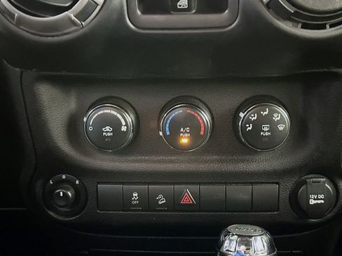 Used 2018 Jeep Wrangler Unlimited Sport S image 14