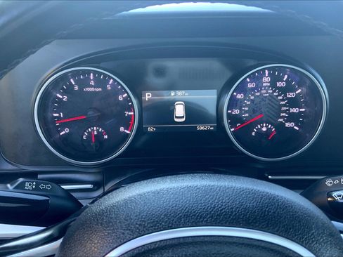 Used 2024 Kia Carnival LX image 22