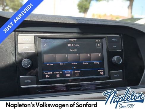 Used 2024 Volkswagen Jetta SE w/ Panoramic Sunroof Package FWD image 11