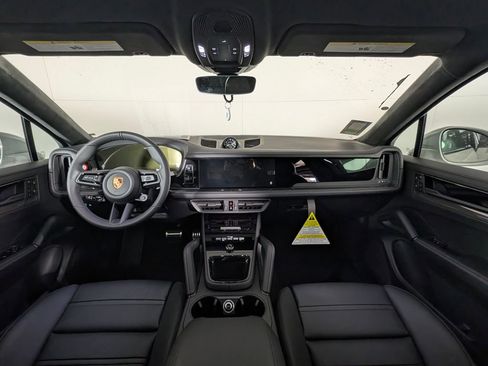 New 2026 Porsche Cayenne GTS image 18