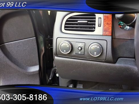 Used 2012 Chevrolet Avalanche LTZ AWD/4WD image 29