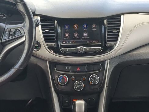 Used 2021 Chevrolet Trax LT w/ LT Convenience Package image 18