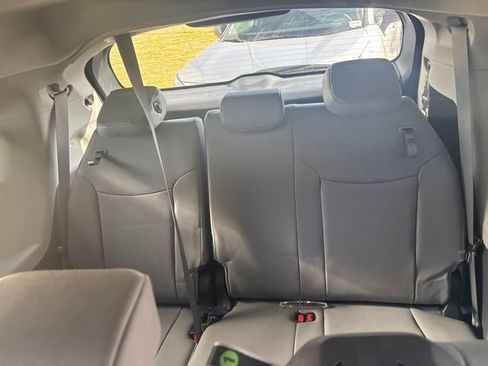Used 2023 Toyota Sienna XLE FWD image 8