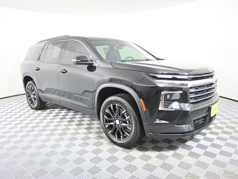 Used 2025 Chevrolet Traverse LT w/ Sun and Wheel Package image 9