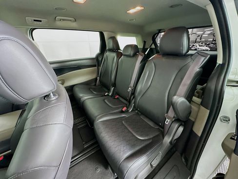 Used 2025 Kia Carnival FWD image 28