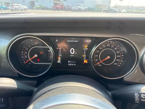 Used 2019 Jeep Wrangler Unlimited Sahara w/ Uconnect 4C Nav & Sound Group AWD/4WD image 15