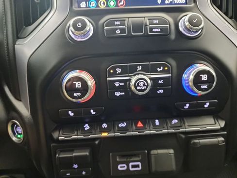 Used 2019 GMC Sierra 1500 SLE w/ SLE Value Package image 20