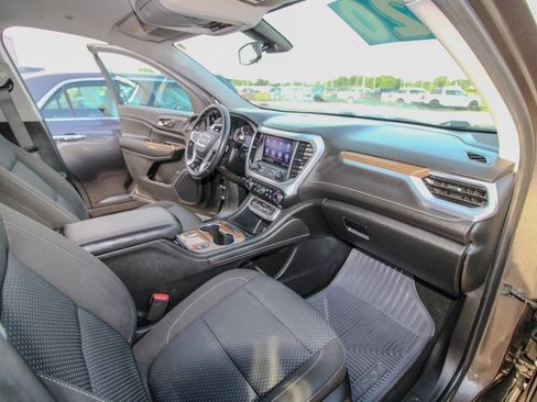 Used 2020 GMC Acadia SLE w/ Driver Convenience Package FWD image 17