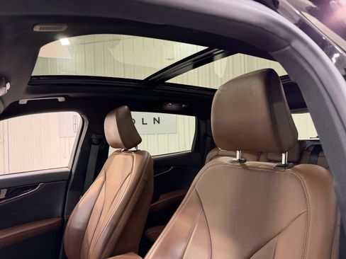 Used 2023 Lincoln Nautilus Reserve image 10