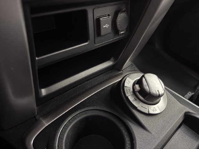 Used 2020 Toyota 4Runner SR5 AWD/4WD image 19